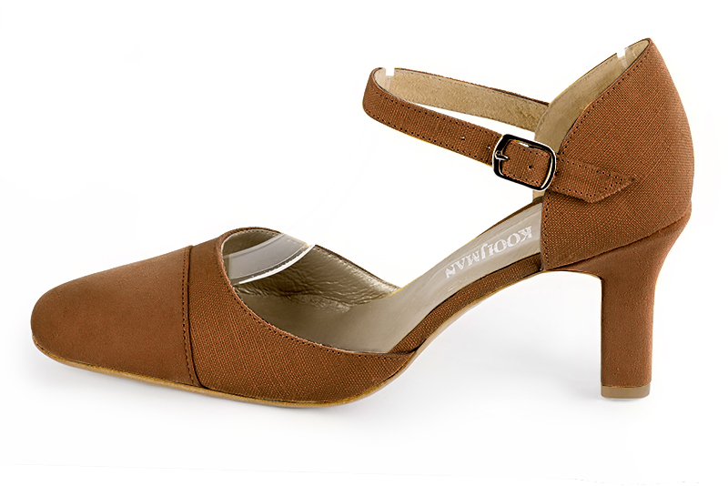 Caramel brown women's open side shoes, with an instep strap. Round toe. High kitten heels. Profile view - Florence KOOIJMAN